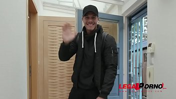 Хардкорная новогодняя оргия с грудастыми снегурочками