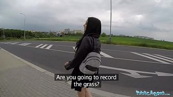 Грубый секс с милой девушкой на улице