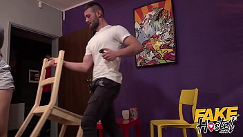 Чувак жестко отжарил сисястую незнакомку в хостеле