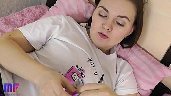 Шлюха Русская сосёт хуй сводному брату за деньги