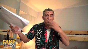 Хозяин хостела дал двум милфам по полной