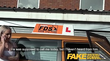 Жопастая шлюха учится трахаться с черным хером