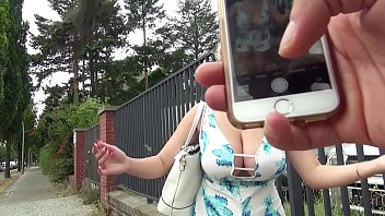 Блондинка с огромными сиськами на порно кастинге