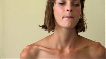 Шлюха стонет на массажёре от оргазма