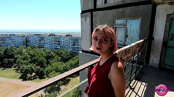 Мужик развёл давалку из Казани на минет прямо на балконе общежития