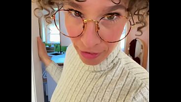 Мачеха вознаграждает своего молодого любовника